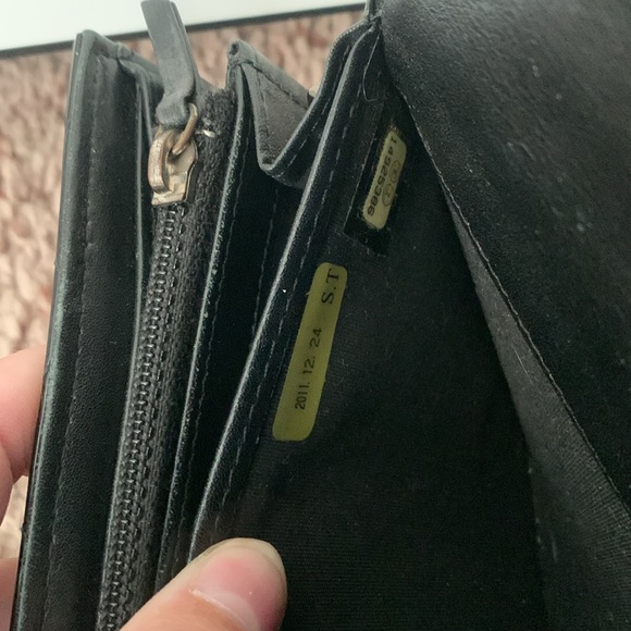 Authentic Chanel wallet on chain w/ D rings, box and bag. 7.75 X 4 X 1.5 inches - Picture 6 of 13